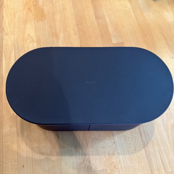 Dyson Airwrap with all attachments nickel/copper - Picture 3 of 4